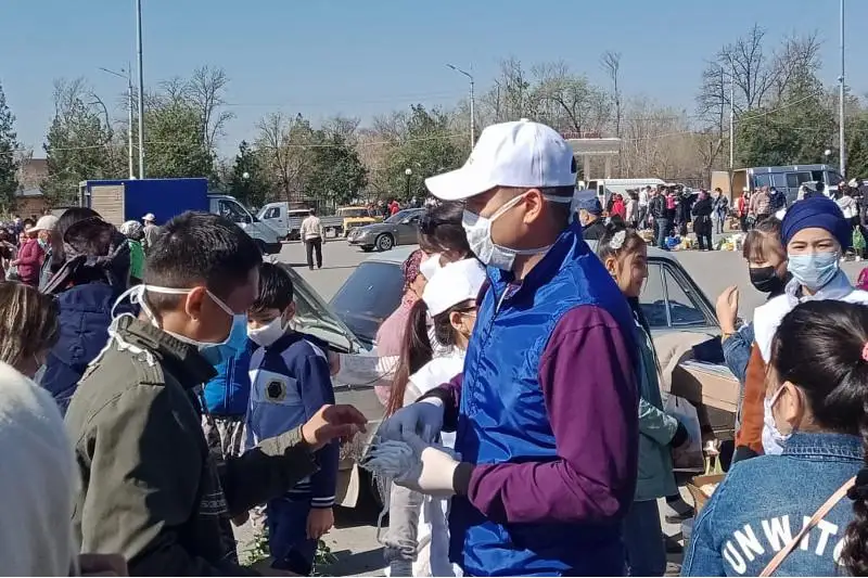 Около 20 тысяч масок раздали волонтеры в городе Кентау
