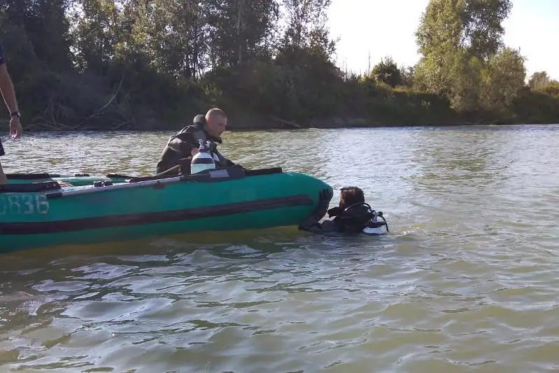В Павлодарской области четвёртые сутки ищут тело утонувшего вместе с сыном отца