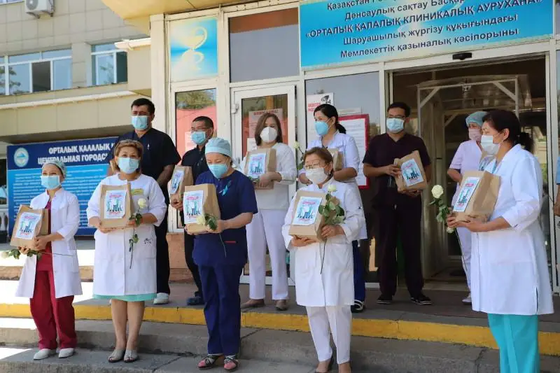 В Алматы стартовала акция «Низкий поклон врачам»