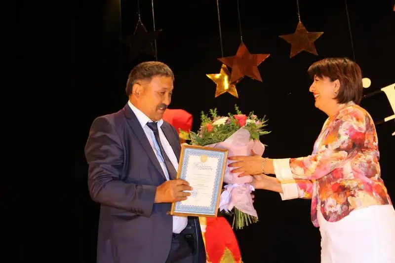 По 830 тысяч тенге выплатят учителям-обладателям медали в Нур-Султане