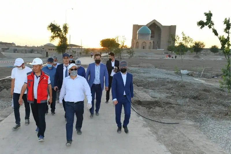 Вокруг мавзолея Х.А. Яссауи высадят деревья ценных пород