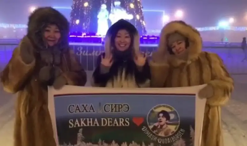 На казахском языке поздравили Димаша Кудайбергена с Новым годом якутские фанаты