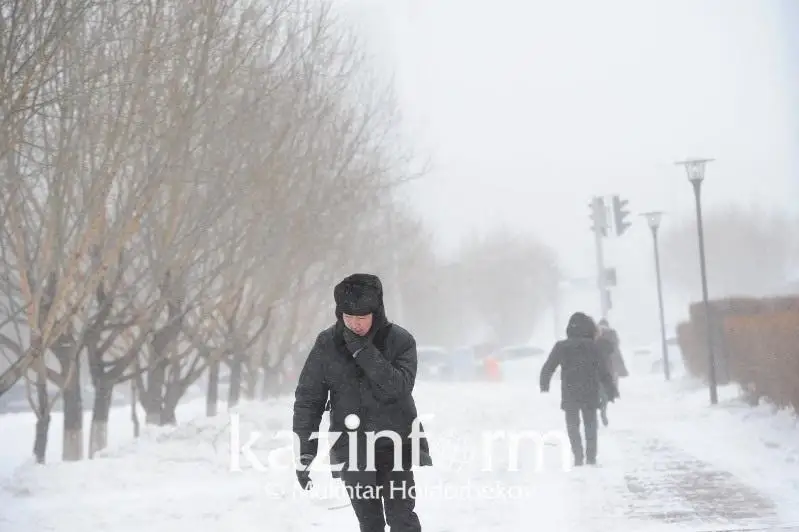 Штормовое предупреждение объявили в двух регионах Казахстана