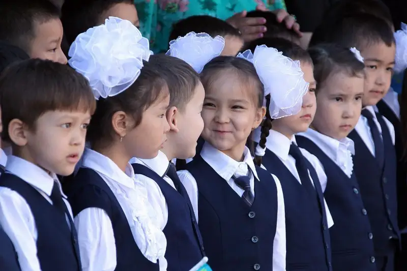 Аким Алматы указал на недоделки после ремонта в учебных заведениях