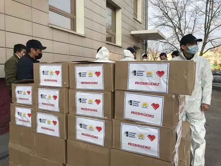 Почти 3 тысячи флаконов с антисептиком раздали члены столичного филиала партии Nur Otan