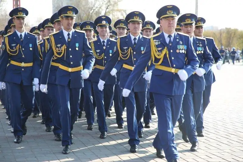 Выпускники лётного военного ВУЗа получили офицерские звания