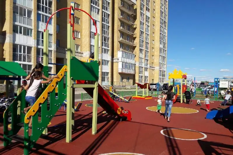 Разрешено ли во время карантина детям играть на дворовых площадках