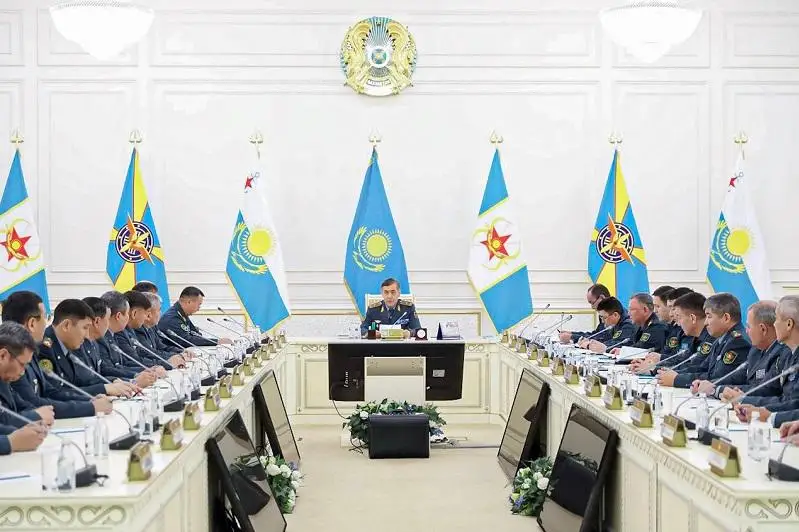 Работу военных атташе РК обсудили в Минобороны