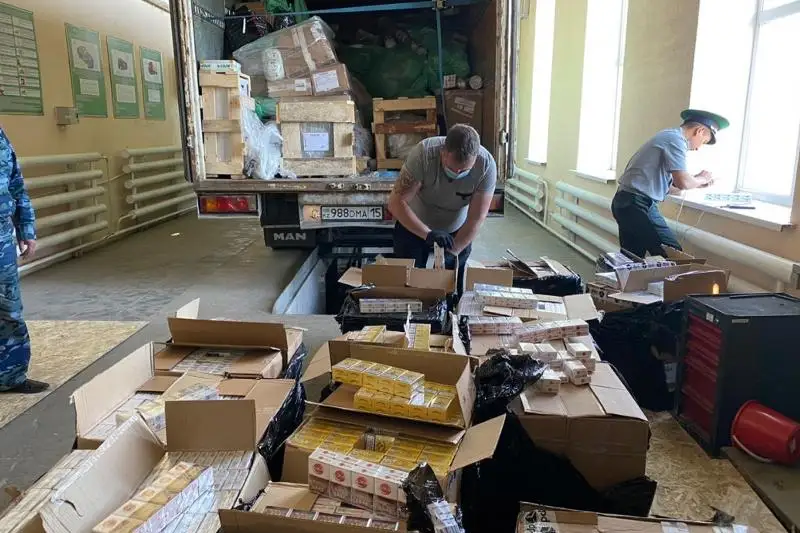 15 тысяч пачек сигарет пытались незаконно ввезти в Казахстан