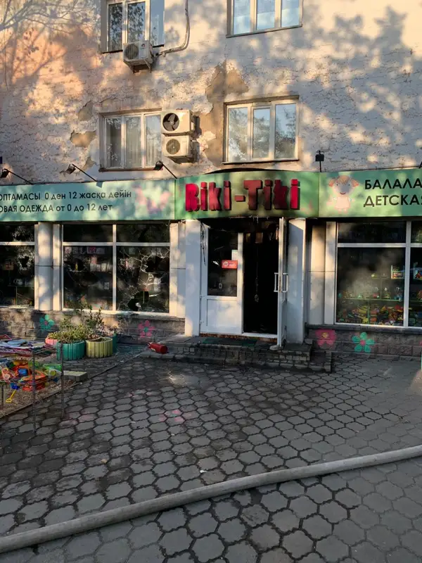 Магазин горел на первом этаже многоквартирного дома в Алматы