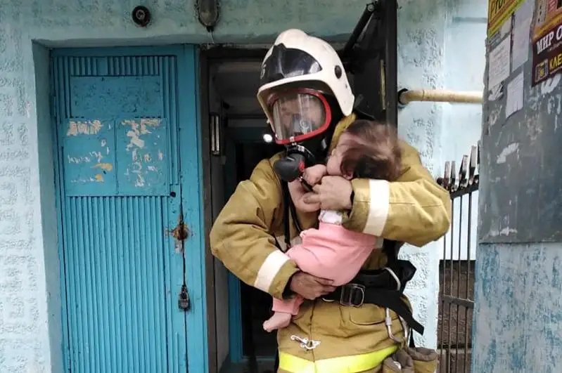 11-месячную девочку спасли при пожаре в Костанае