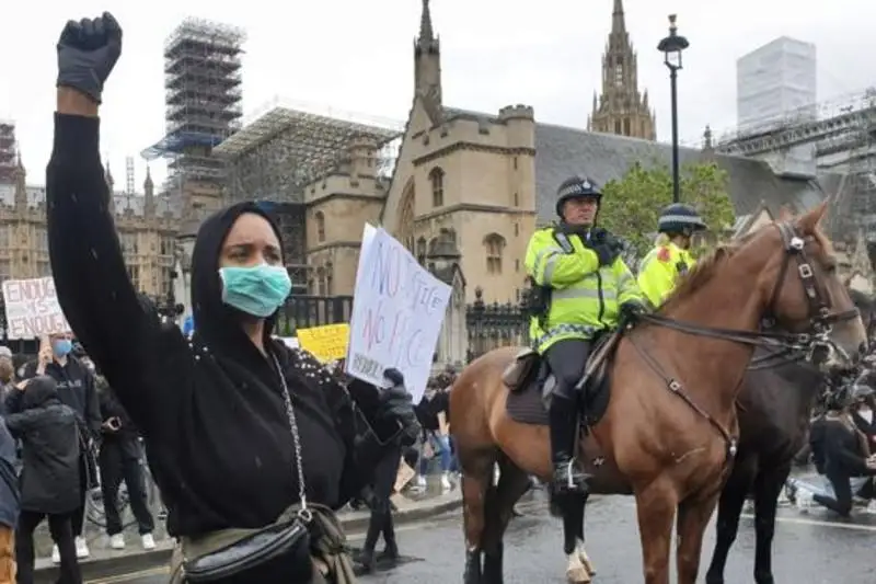 Антирасистские акции продолжаются в разных странах мира - ВВС
