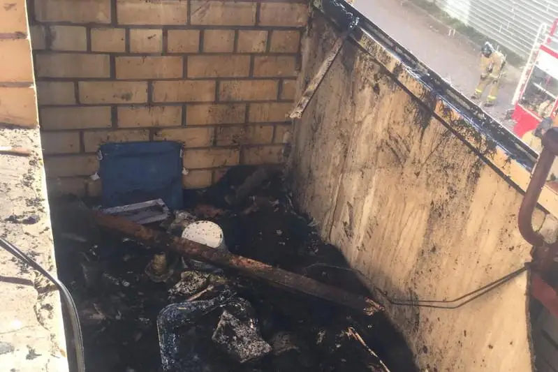 Пожар произошел в высотном доме в столице, 35 человек эвакуировано