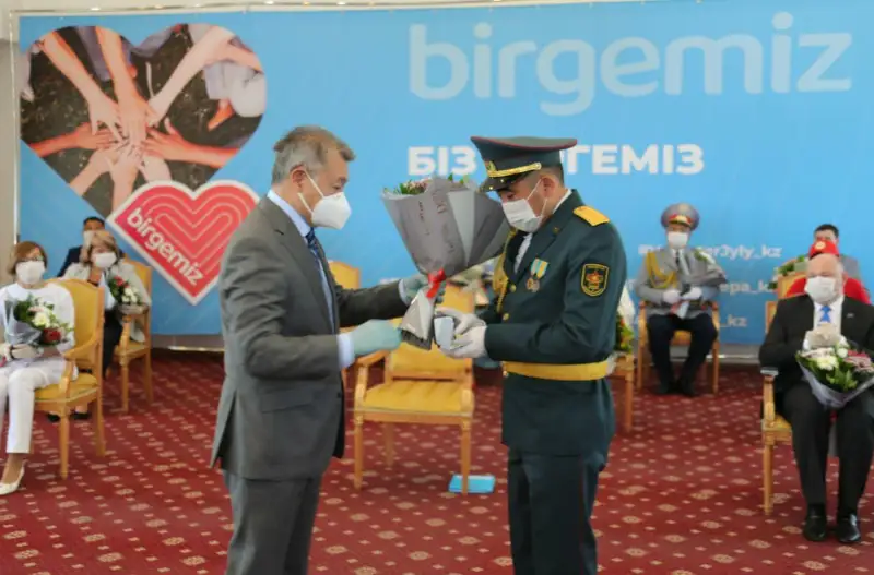 Военнослужащего из Семея наградили медалью «Халық Алғысы»