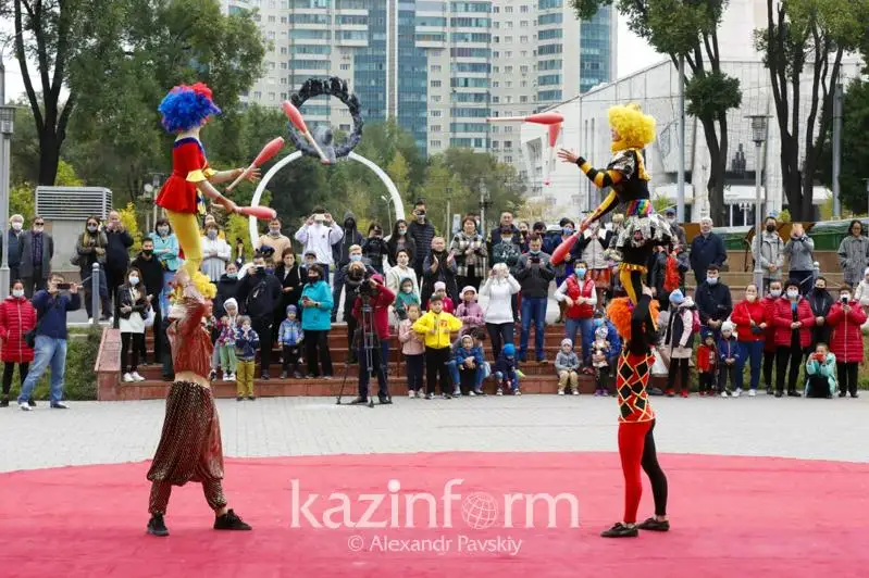 Артисты алматинского цирка выступили ко Дню города