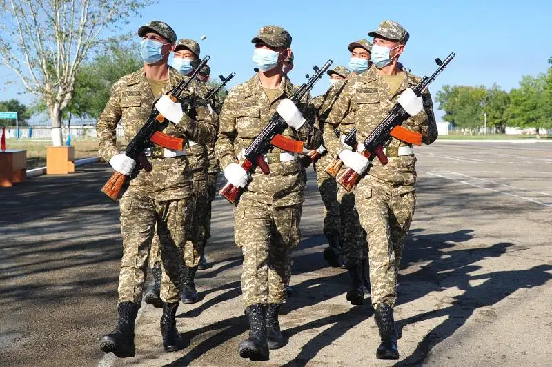 Свыше 200 военнослужащих приняли присягу в Семее