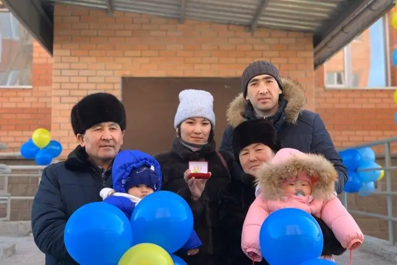 Ключи от новых квартир получили сотрудники университетов в Караганде