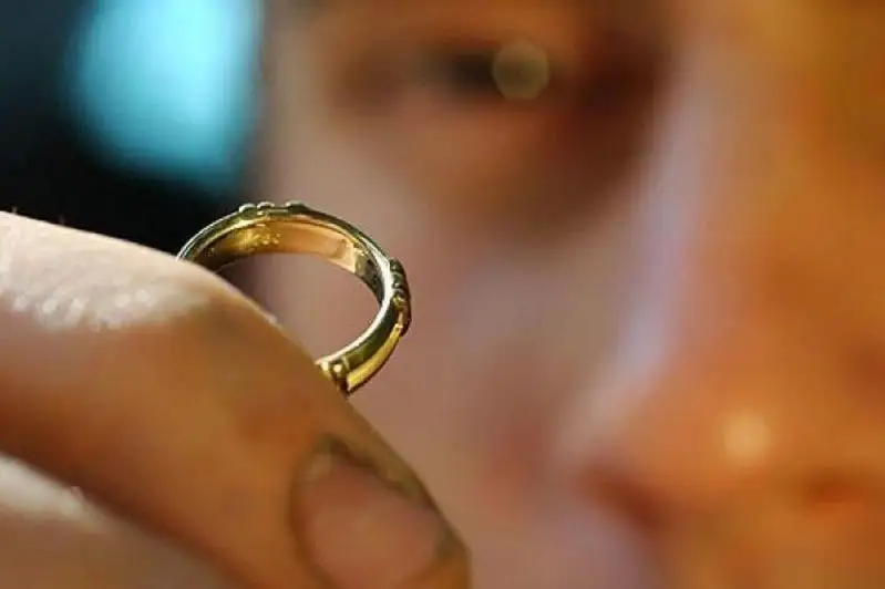 Житель Усть-Каменогорска обманул оценщика в ломбарде