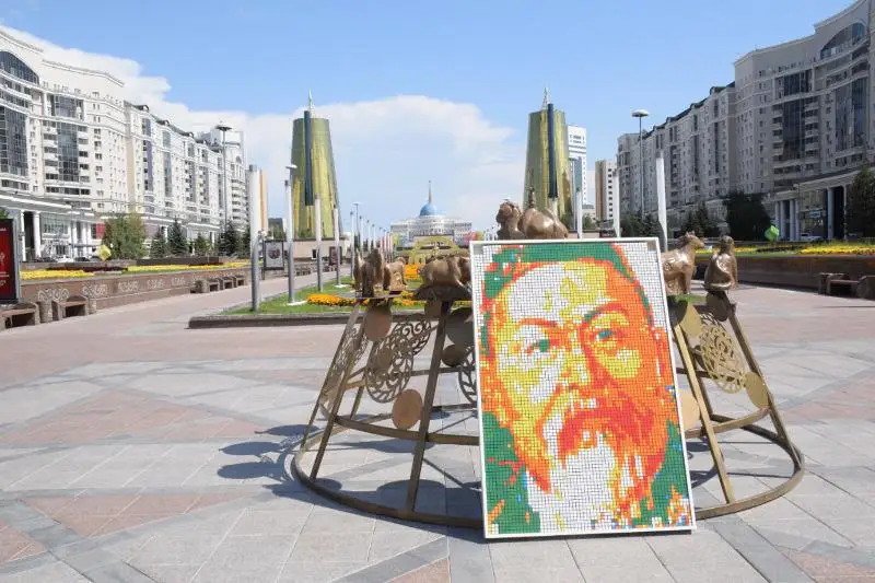 Житель столицы создал портрет великого Абая из кубиков Рубика
