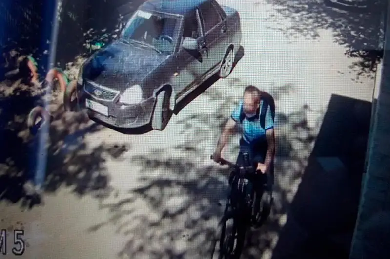 Велосипедист сбил мужчину с 4-летним ребенком в Павлодаре