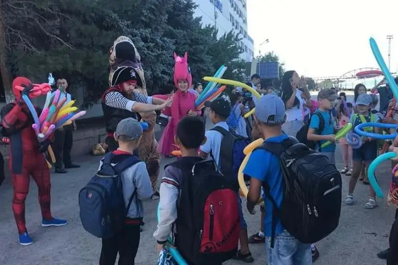 200 детей из Арыси прибыли в Актобе на летний отдых