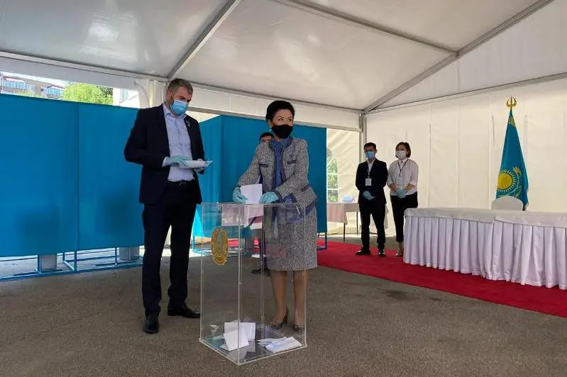 Выборы в Сенат: алматинские депутаты проголосовали за Султанбека Макежанова