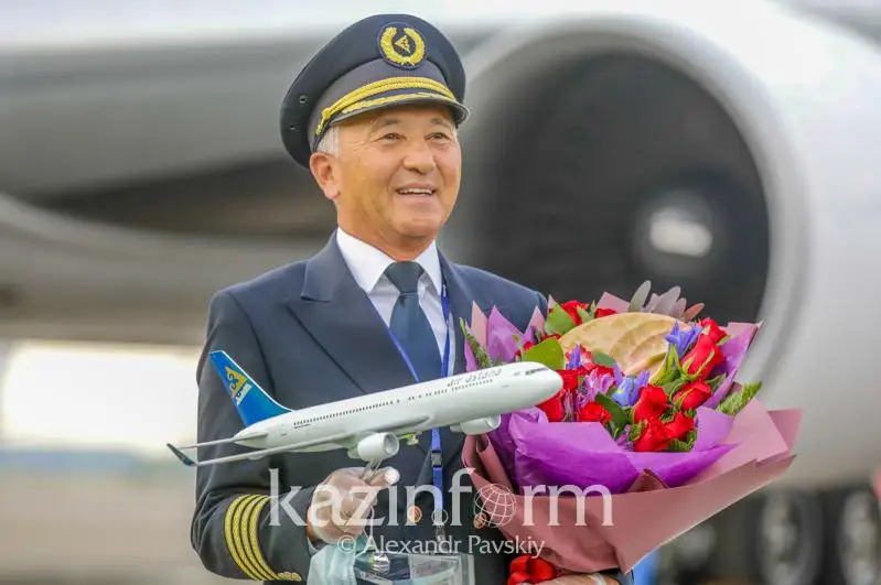 Это был яркий полет - первый шеф-пилот Елбасы вышел на пенсию