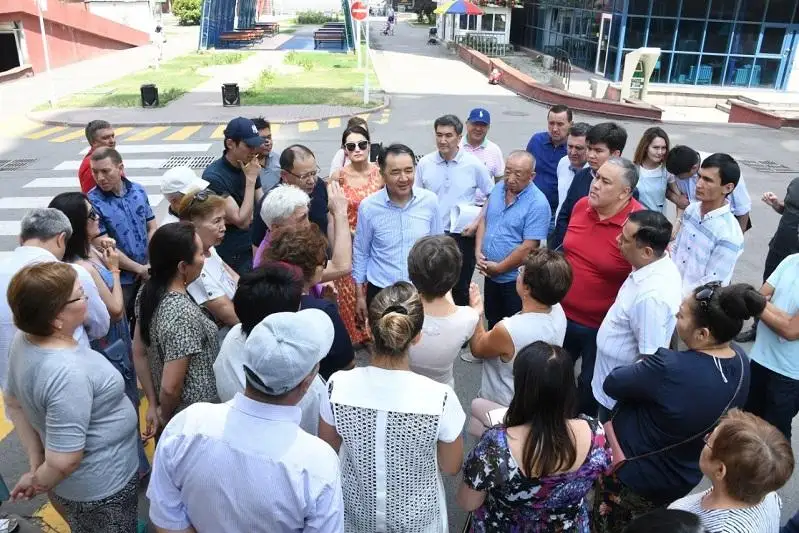 Бакытжан Сагинтаев по обращениям горожан побывал в ряде районов Алматы