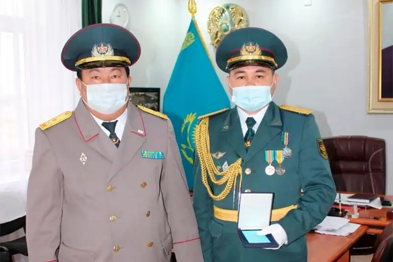 За поимку злоумышленников награжден военнослужащий в Семее