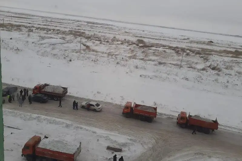 Складирование снега возле домов прокомментировали в районном акимате столицы