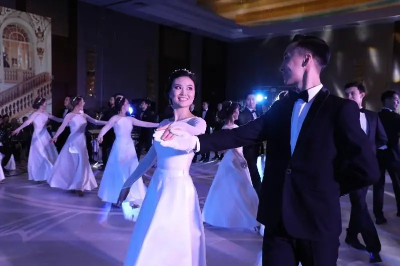 Более 380 млн тенге собрал зимний благотворительный бал в столице