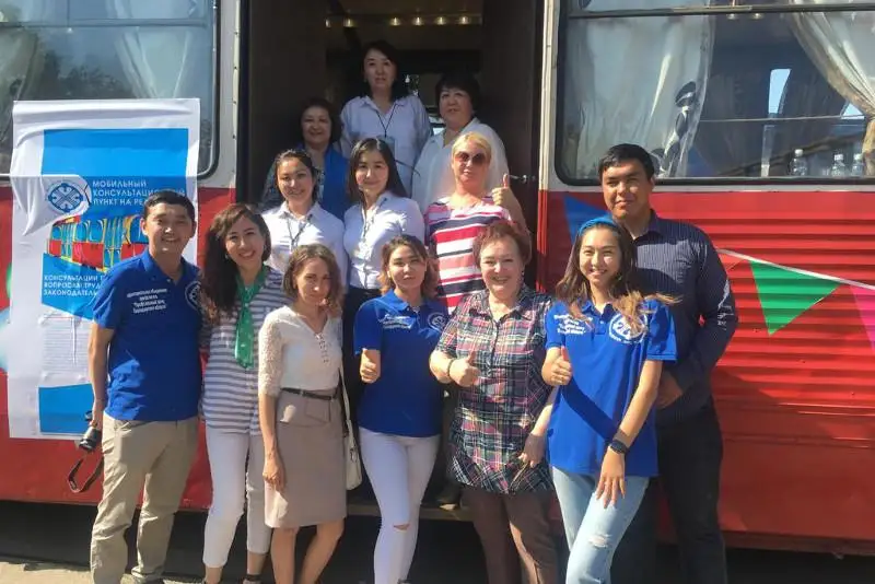 В трамвае получали консультации по трудовому законодательству и госуслугам павлодарцы