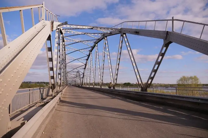 Водитель грузовика повредил мост через Есиль в Петропавловске