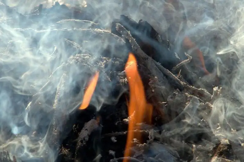 Два человека отравились угарным газом в ВКО