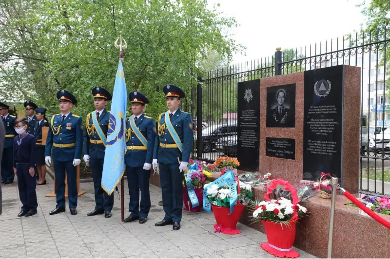 В Уральске открыли памятник ветерану ВОВ Шукуру Мухтарову