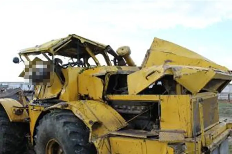 Мужчину насмерть зажало в кабине опрокинувшегося трактора в СКО