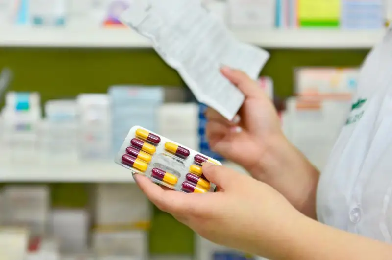 Фармацевта в Таразе оштрафовали на 25 тысяч тенге за работу без перчаток