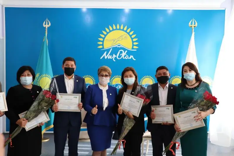 Благодарственные письма вручили участникам праймериз в Караганде