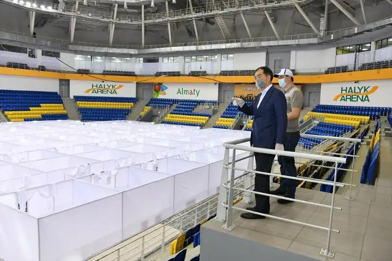На днях здесь примут первых пациентов - аким Алматы посетил госпиталь на Halyk Arena