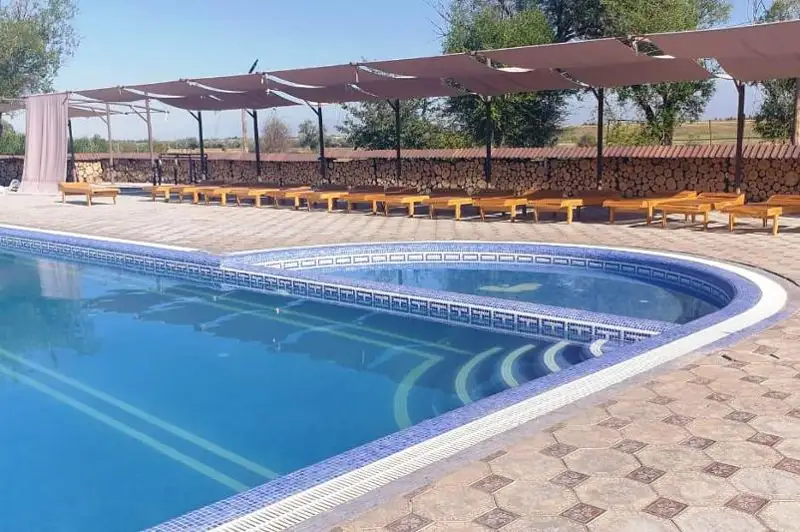 Мальчик утонул в бассейне одной из зон отдыха в Жамбылской области