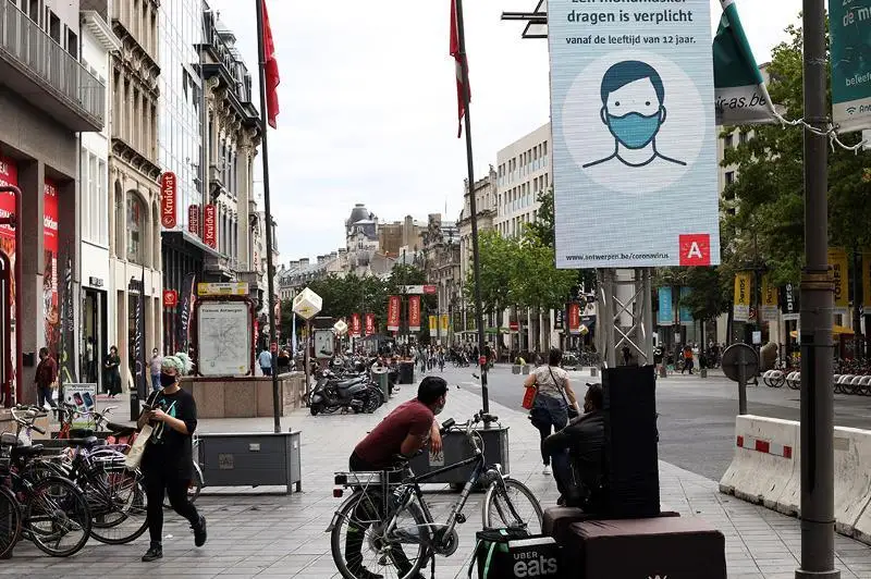 Бельгия вводит комендантский час и особый режим приема гостей