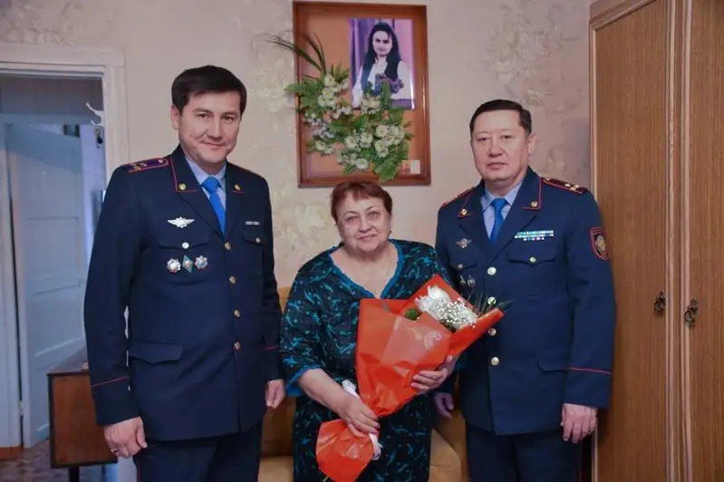 Полицейские Караганды посетили семью погибшего коллеги