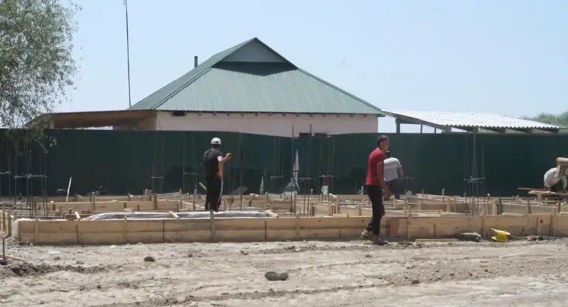 В селе Фердауси Мактааральского района начато строительство 10 домов