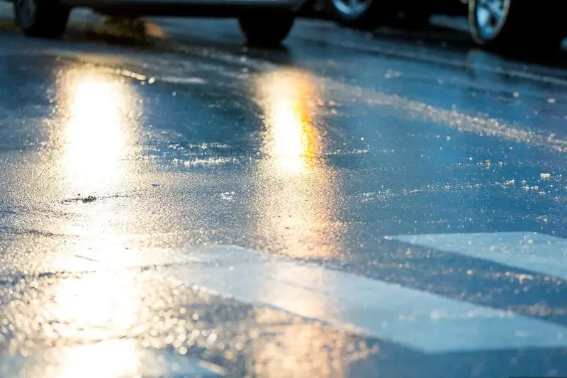 Об ухудшении ситуации на дорогах предупреждают водителей в СКО