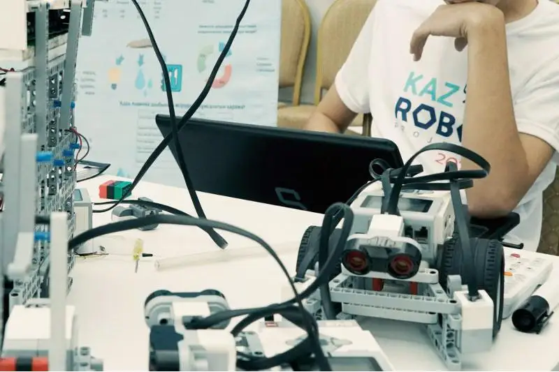 62 проекта представлены молодыми изобретателями на конкурсе «KazRoboProject-2020»