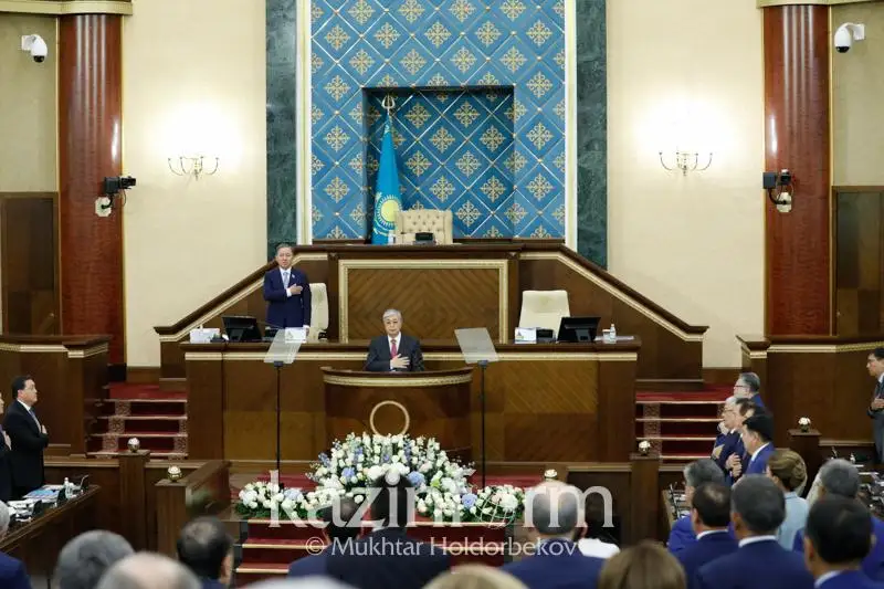 Президент Казахстана выступает на совместном заседании палат Парламента