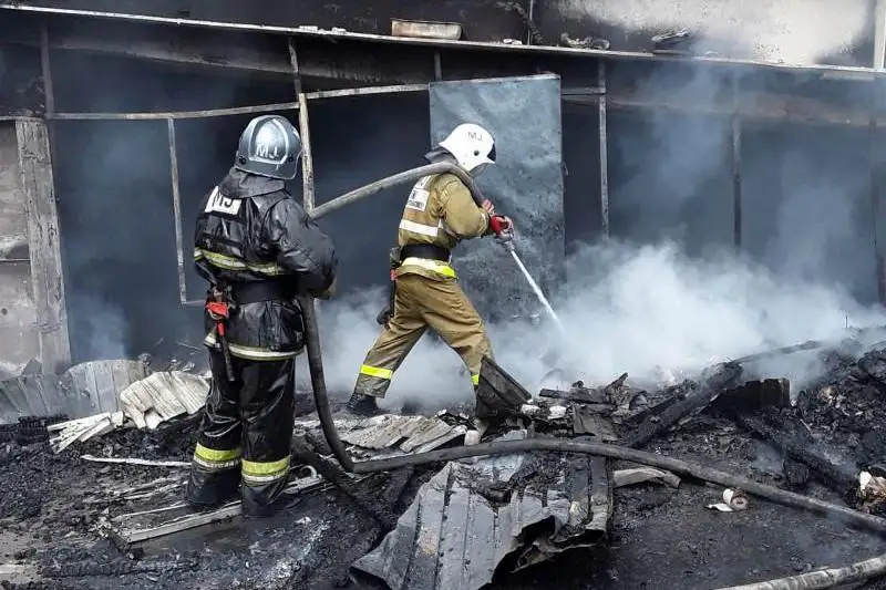 Пожар вспыхнул на рынке «Бекжан» в Шымкенте