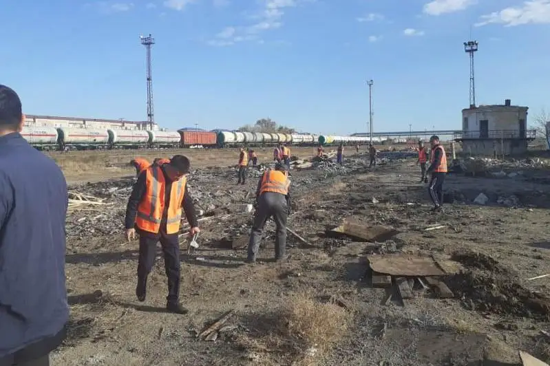 К ликвидации нефтяных разливов в городской черте приступили в Атырау