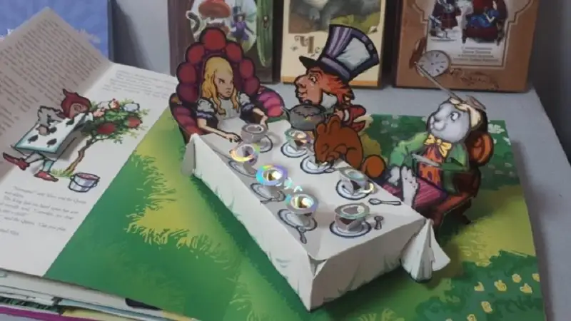 Словно в сказке: выставка, посвященная книге «Алиса в стране чудес», проходит в Темиртау