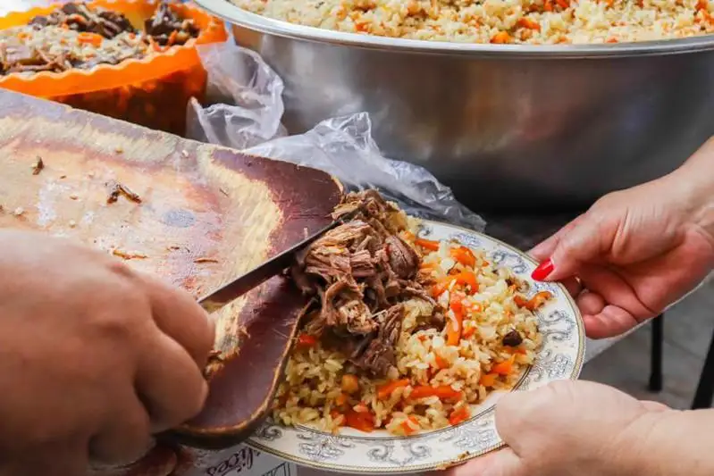 Столичные добровольцы ежедневно готовят горячие обеды врачам